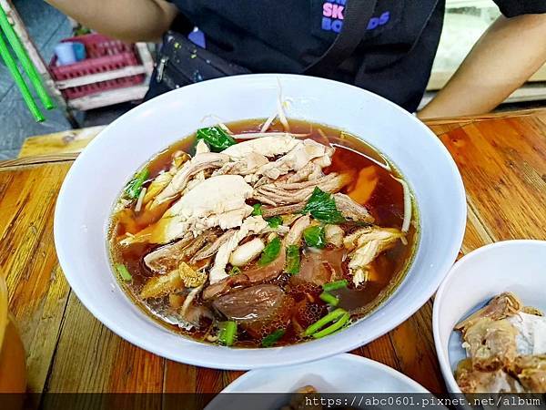 【泰國】曼谷美食｜在地小吃｜海南雞肉飯｜Kluai Nam 