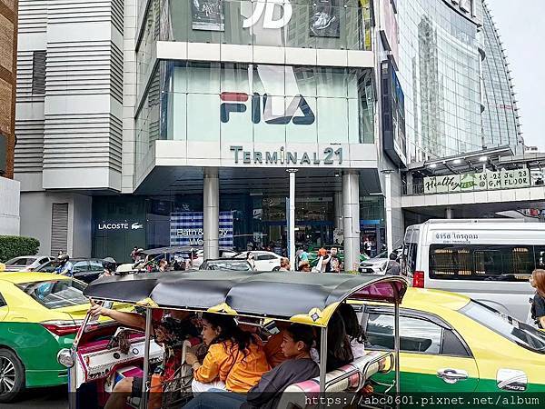 【泰國】曼谷平價美食驚呆我！奶茶15元泰銖起、魚丸湯20元泰