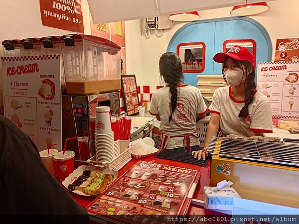 【泰國】曼谷景點｜新喬德夜市華麗城堡喬德夜市：神奇之地｜火山