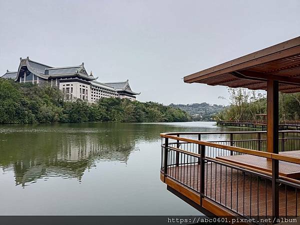 新竹峨眉十二寮旅遊 黃金傳說窯烤麵包峨眉12寮店 彌勒佛 大