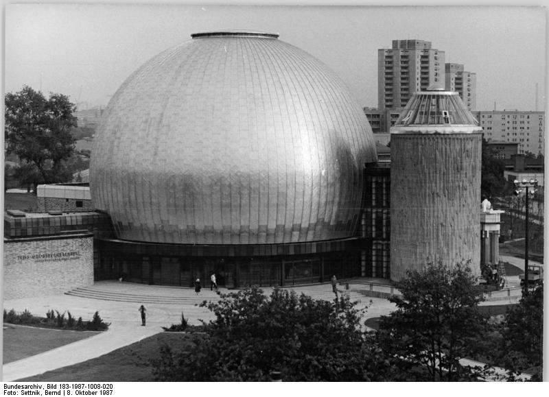 Bundesarchiv_Bild_183-1987-1008-020,_Berlin,_Zeiss-Großplanetarium.jpg