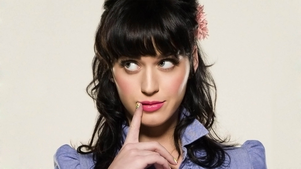 Nail-art-woman-actress-zooey-deschanel-eye-pose.jpg