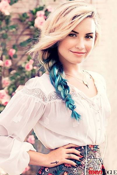 entertainment-cover-stars-2012-10-demi-lovato-03-enlarged.jpg