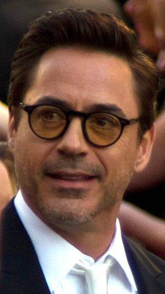 robert-downey-jr-and-olvers-people-gregory-peck-sunglasses-gallery.jpg