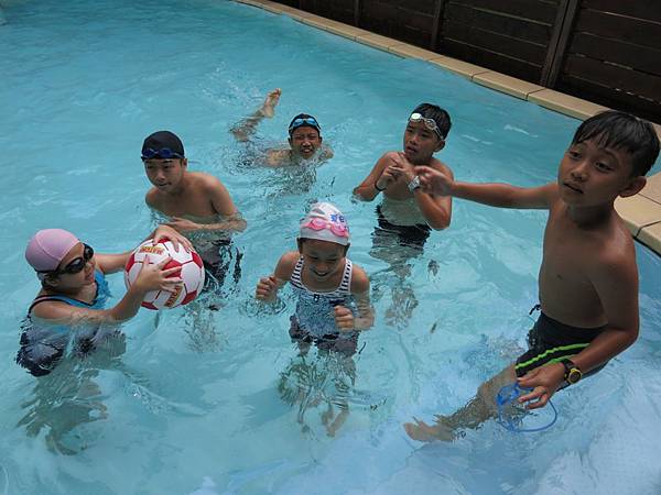 花蓮旅館游泳 (1)