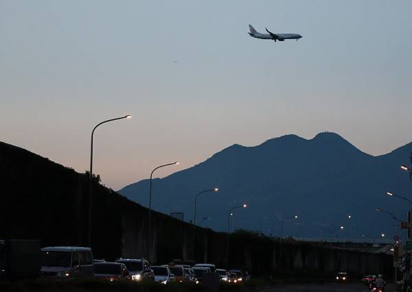 為天地寫日記(大稻埕夕陽、飛機降落)(2023.09.18)