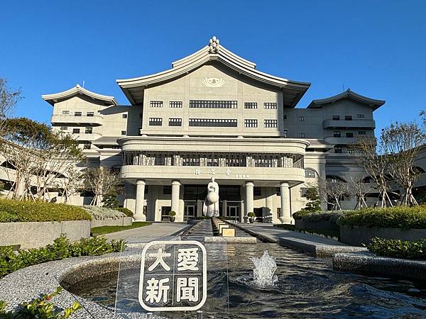 為天地寫日記(大愛新聞立牌、眼鏡中的世界)(2023.11.