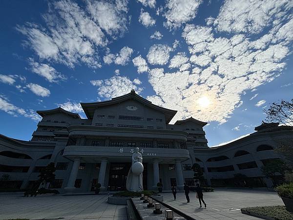 為天地寫日記(關渡靜思堂、大愛台、宇宙大覺者)