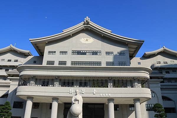 為天地寫日記(關渡平原起霧、大愛台倒影、耕耘、靜思堂與宇宙大