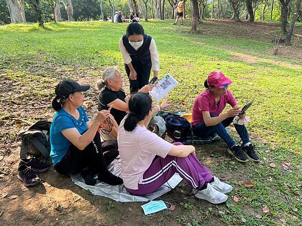 生活分享(大安森林公園蔬食無痕日，推廣大愛之友)