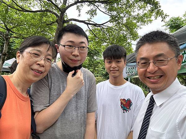 生活分享(大安森林公園蔬食無痕日，推廣大愛之友)