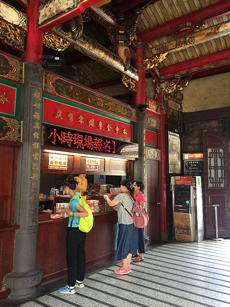 超灵验 台北万华龙山寺月老神君求婚姻 求红线 脱单必拜 雪花台湾