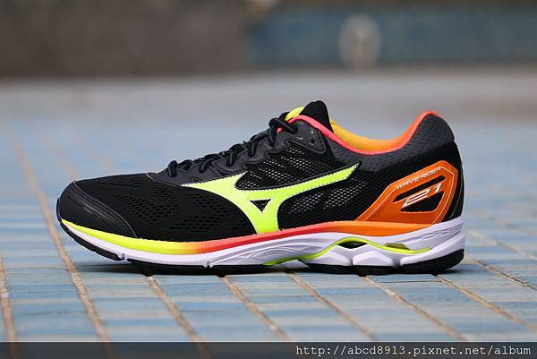 mizuno wave 21