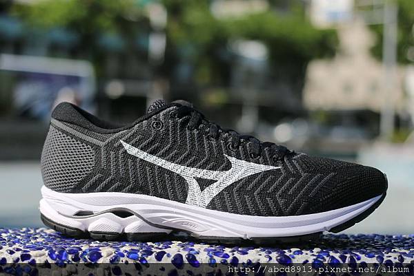 mizuno wave knit r1