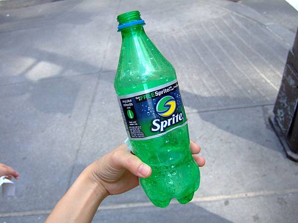 買了這罐三元的sprite