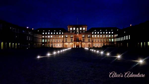 Schloss dark.jpg