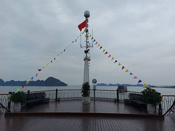 【越南】Day 3 下龍灣：英雄島 + 船上早午餐 + 河內