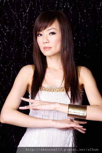 因此备受媒体瞩目;7月26日,接受新加坡《联合早报》专访,宣布与袁小迪