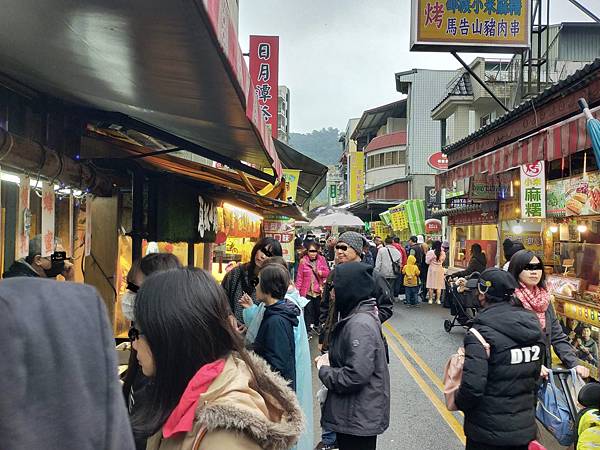 南投伊達邵部落老街蒸開心~湯包家常菜餐廳~各項菜色很大盤~讓