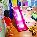 門口溜滑梯.jpg