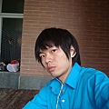 聽音樂瞪鏡頭= =