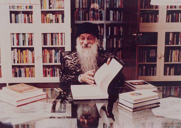 osho reading 01.jpg