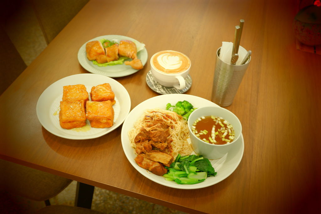 [食評]洋溢著懷舊風情的紅盤子港式茶餐廳