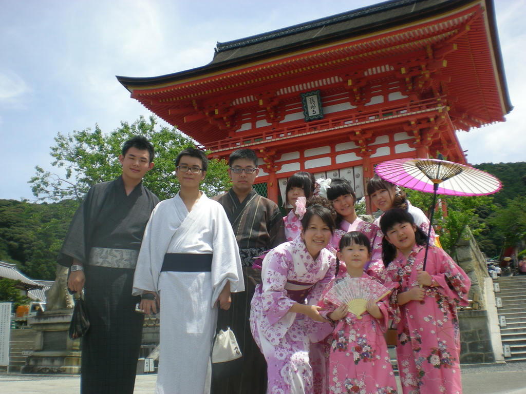 [日本和服浴衣租借]京都清水寺附近最有名的レンタル着物岡本