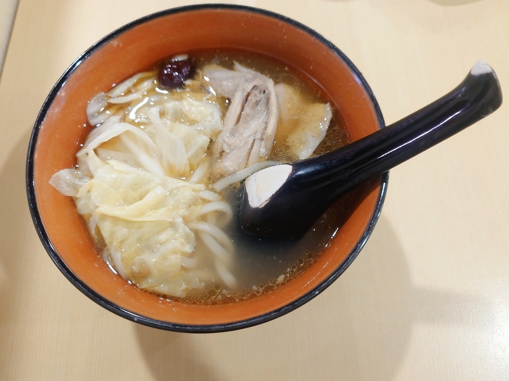 冬天最暖的一碗幸福｜三商巧福×順成油廠黑麻油麻油雞湯麵 料多