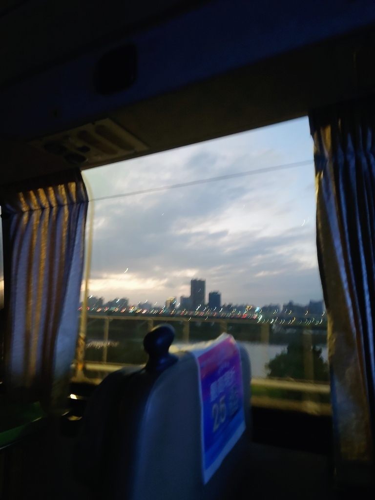 〈國旅蕭條下的沉默路線：寫給那些正在消失的班車與我們看不見的