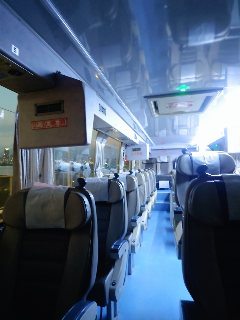 〈國旅蕭條下的沉默路線：寫給那些正在消失的班車與我們看不見的