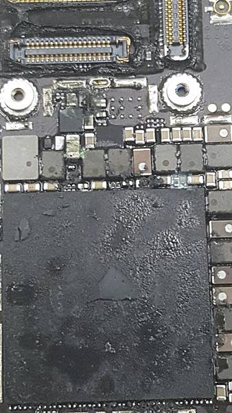 16. I6S 4.7 泡水不開機 死板-3.jpg 16. I6S 4.7 泡水不開機 死板-3.jpg