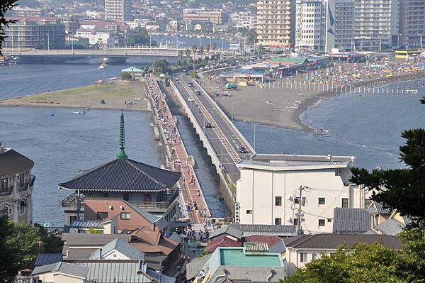 江之島上回顧陸地