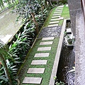 小徑流水