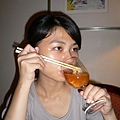 用酒杯吃泡麵