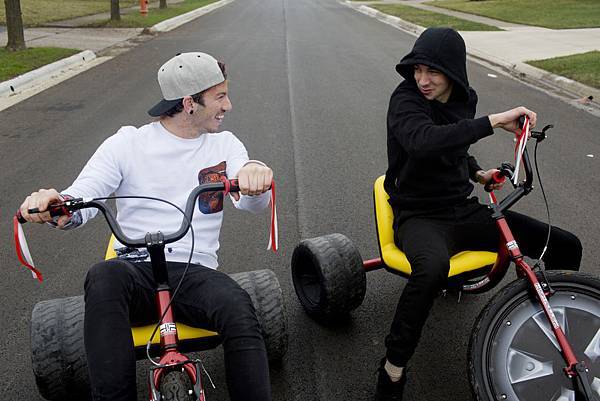 twenty_one_pilots_rolling_stone_ohio_celebrity_portrait_5_JPG.jpg