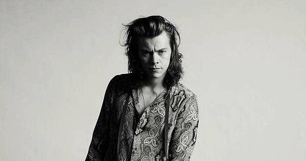 harry-styles-photoshoot-made-in-the-am-noir.jpg