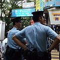 跟港劇裡的警察一樣又高又帥