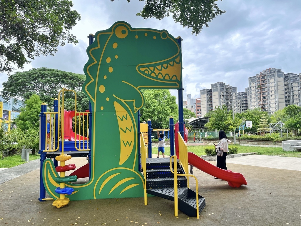 //新竹東區// 建功公園。新竹親子公園。近將軍村。麻雀雖小