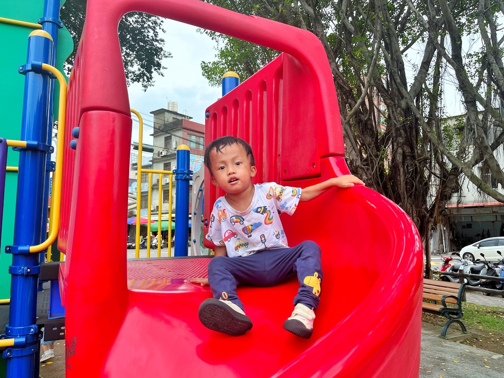 //新竹東區// 建功公園。新竹親子公園。近將軍村。麻雀雖小