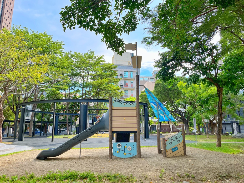 民族公園。近新竹國賓大飯店。藏身在鄰里巷弄內的綠意公園，海盜