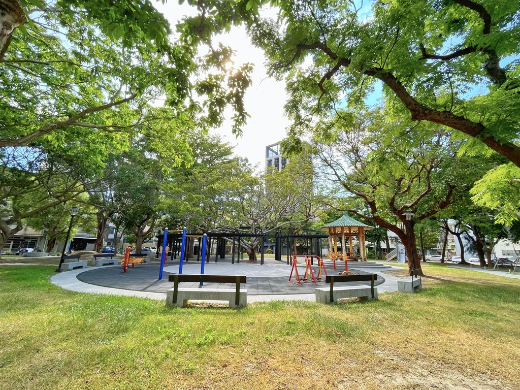 民族公園。近新竹國賓大飯店。藏身在鄰里巷弄內的綠意公園，海盜