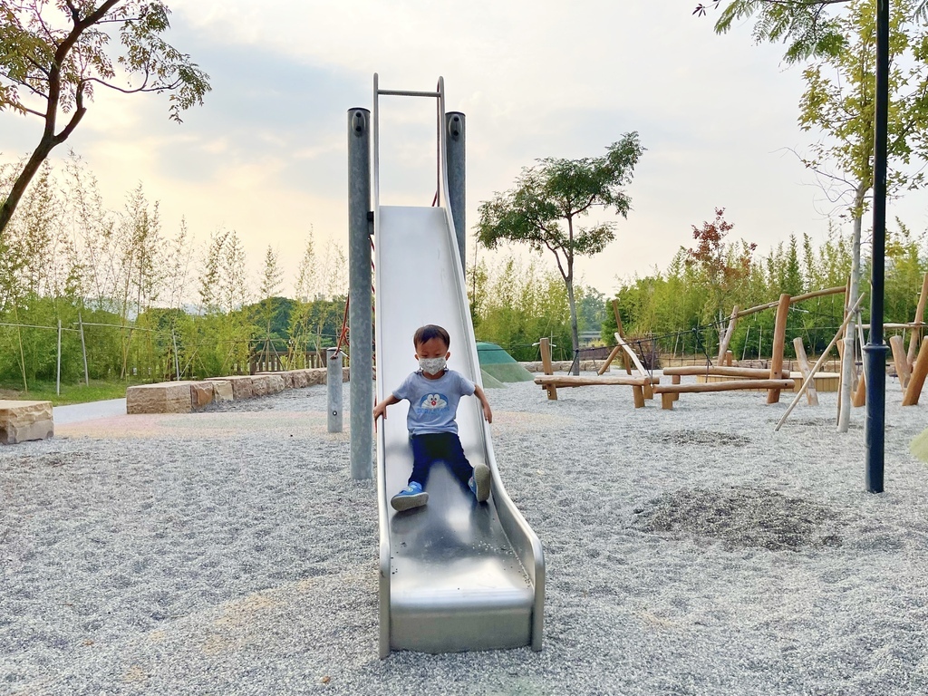 芎林鄉公四水霧公園 。水霧自然遊戲場。鄉內首座特色公園，玩樂