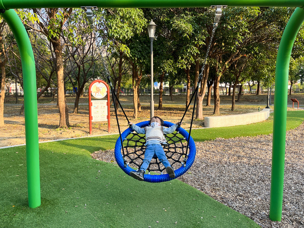 小猴子森林公園。公25公園。小竹繪本主題遊戲場。九個盪鞦韆一