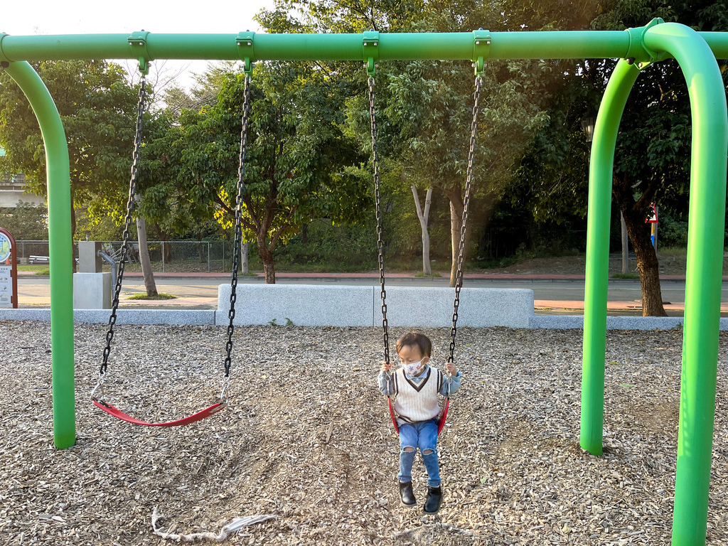 小猴子森林公園。公25公園。小竹繪本主題遊戲場。九個盪鞦韆一