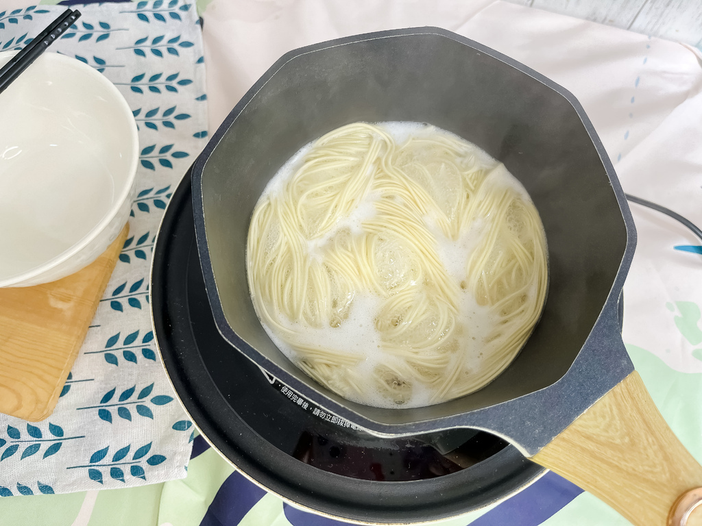 燃太郎辣拉麵(湯)。三上食樂。好市多。宵夜推薦。解酒神器。評