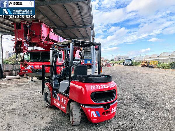 2.5噸堆高機 3噸堆高機 100噸吊車 80噸吊車 2.5噸堆高機 3噸堆高機 100噸吊車 80噸吊車