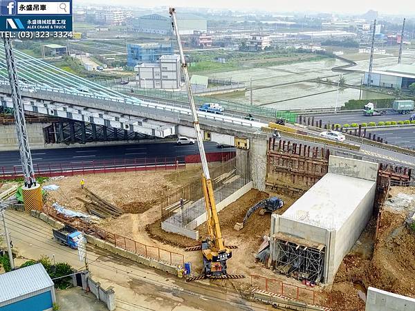 25 ton rough terrain crane.jpg