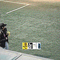 [自拍]110224-在木洞棒球上出現的永生8.gif