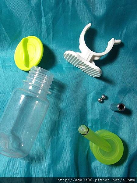 Marukan雙鋼珠水瓶拆解照.jpg Marukan雙鋼珠水瓶拆解照.jpg